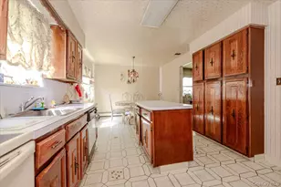 719 Hungry Harbor Rd, Valley Stream, NY 11581 - Photo 14