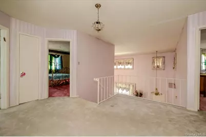 719 Hungry Harbor Road, Valley Stream, NY 11581 - Photo 16