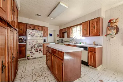 719 Hungry Harbor Road, Valley Stream, NY 11581 - Photo 12