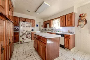 719 Hungry Harbor Rd, Valley Stream, NY 11581 - Photo 12