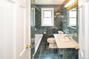2 Chateaux Cir, Scarsdale, NY 10583 - Photo 10
