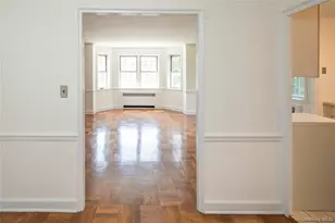 2 Chateaux Cir, Scarsdale, NY 10583 - Photo 2