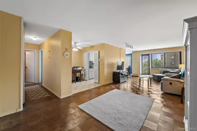 100 E Hartsdale Avenue #6LW, Hartsdale, NY 10530 - Photo 2