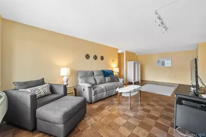 100 E Hartsdale Avenue #6LW, Hartsdale, NY 10530 - Photo 8