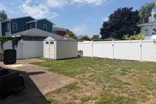 82 E Hollywood Ave, Lindenhurst, NY 11757 - Photo 10