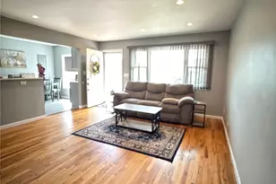 82 E Hollywood Ave, Lindenhurst, NY 11757 - Photo 4