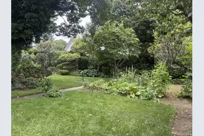 126 Hillside Avenue, Manhasset, NY 11030 - Photo 4