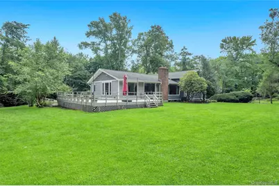 125 Hicks Lane, Great Neck, NY 11024 - Photo 32