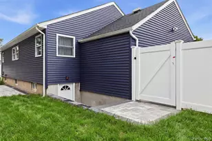 308 Hancock St, Brentwood, NY 11717 - Photo 30