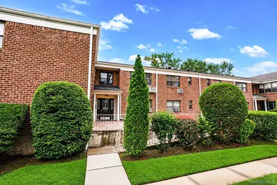 1205 E Broadway #F-24, Hewlett, NY 11557 - Photo 2