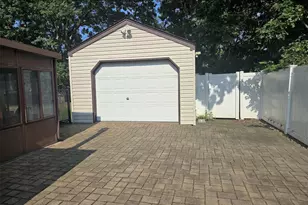 60 Meyer Ln, Medford, NY 11763 - Photo 4