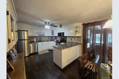 60 Meyer Lane, Medford, NY 11763 - Photo 14