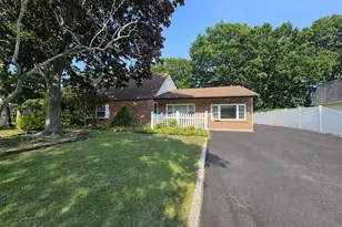 60 Meyer Ln, Medford, NY 11763 - Photo 2