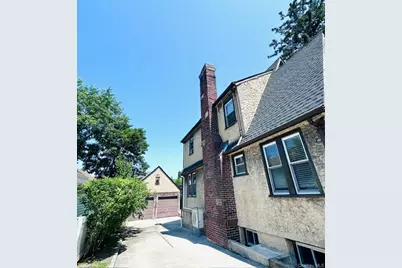 25511 Iowa Road, Great Neck, NY 11020 - Photo 2