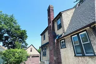 25511 Iowa Rd, Great Neck, NY 11020 - Photo 2