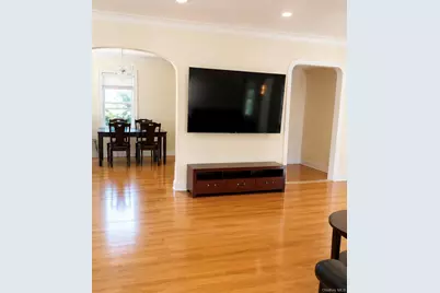 25511 Iowa Road, Great Neck, NY 11020 - Photo 6