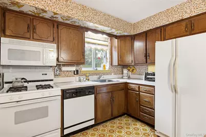 4 Smithtown Crescent, Smithtown, NY 11787 - Photo 14