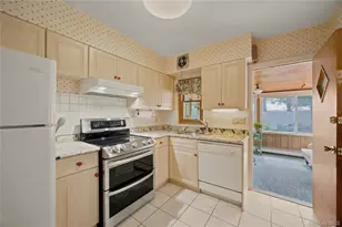 102 Stephan Marc Ln, New Hyde Park, NY 11040 - Photo 8