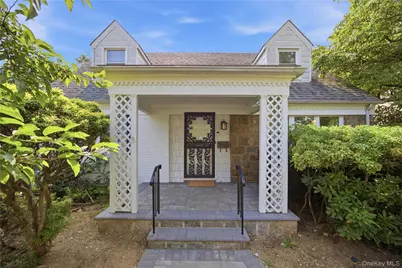 102 Stephan Marc Lane, New Hyde Park, NY 11040 - Photo 2