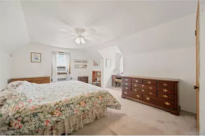 102 Stephan Marc Lane, New Hyde Park, NY 11040 - Photo 16