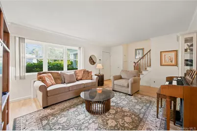 102 Stephan Marc Lane, New Hyde Park, NY 11040 - Photo 4