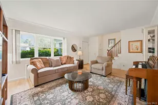 102 Stephan Marc Ln, New Hyde Park, NY 11040 - Photo 4