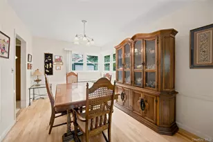 102 Stephan Marc Ln, New Hyde Park, NY 11040 - Photo 6