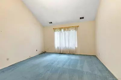 11 Rose Court, East Islip, NY 11730 - Photo 12
