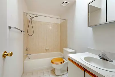 11 Rose Court, East Islip, NY 11730 - Photo 18