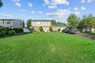 7 Sprat St, Medford, NY 11763 - Photo 8