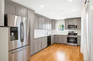 46 Stone Ln, Levittown, NY 11756 - Photo 8