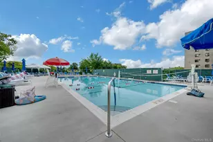 640 Pelham Rd, New Rochelle, NY 10805 - Photo 2