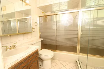 43 Ivanhoe Place, Valley Stream, NY 11580 - Photo 6