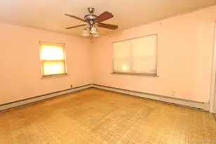 43 Ivanhoe Pl, Valley Stream, NY 11580 - Photo 4