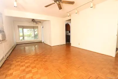 43 Ivanhoe Place, Valley Stream, NY 11580 - Photo 2