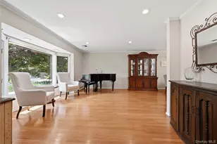 7 Wren Dr, Woodbury, NY 11797 - Photo 8