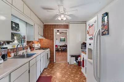 125 1st Street, Brentwood, NY 11717 - Photo 10