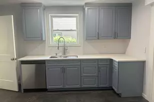 81 Carroll St, Poughkeepsie, NY 12601 - Photo 2