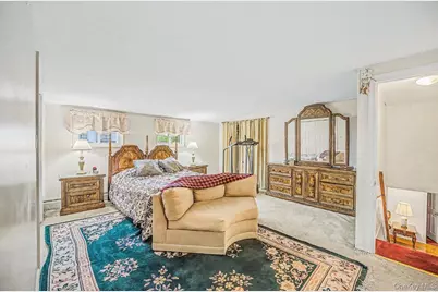 28 Greenvale Lane, Syosset, NY 11791 - Photo 4
