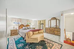 28 Greenvale Ln, Syosset, NY 11791 - Photo 4