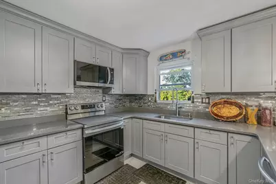 65 Avenue D, Farmingville, NY 11738 - Photo 6