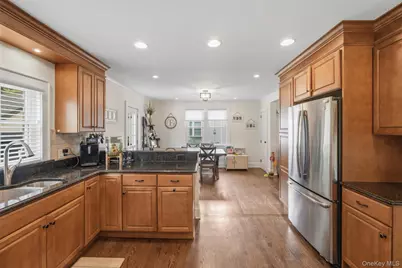356 Marietta Avenue, Hawthorne, NY 10532 - Photo 18