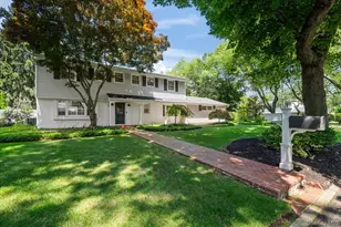 39 Marie Dr, Huntington, NY 11743 - Photo 2