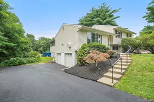 9 Barnes Dr, Wappingers Falls, NY 12590 - Photo 2