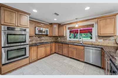 411 Robinson Avenue, Patchogue, NY 11772 - Photo 10