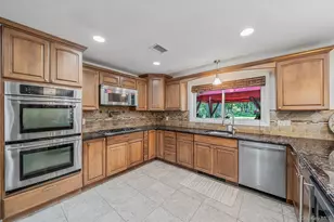 411 Robinson Ave, Patchogue, NY 11772 - Photo 10