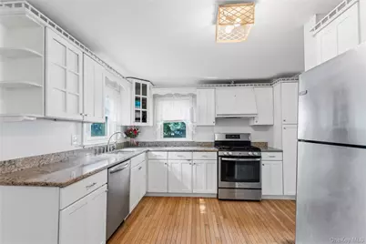 278 Ferndale Boulevard, Islip, NY 11751 - Photo 8