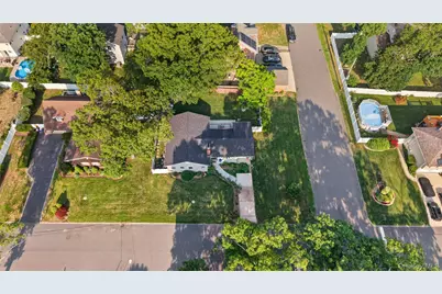 25 Putnam Avenue, West Babylon, NY 11704 - Photo 2