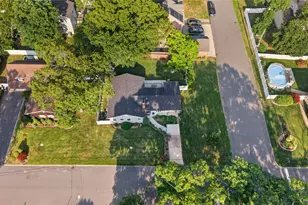 25 Putnam Ave, West Babylon, NY 11704 - Photo 2