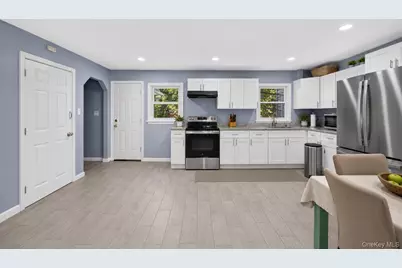 25 Putnam Avenue, West Babylon, NY 11704 - Photo 4